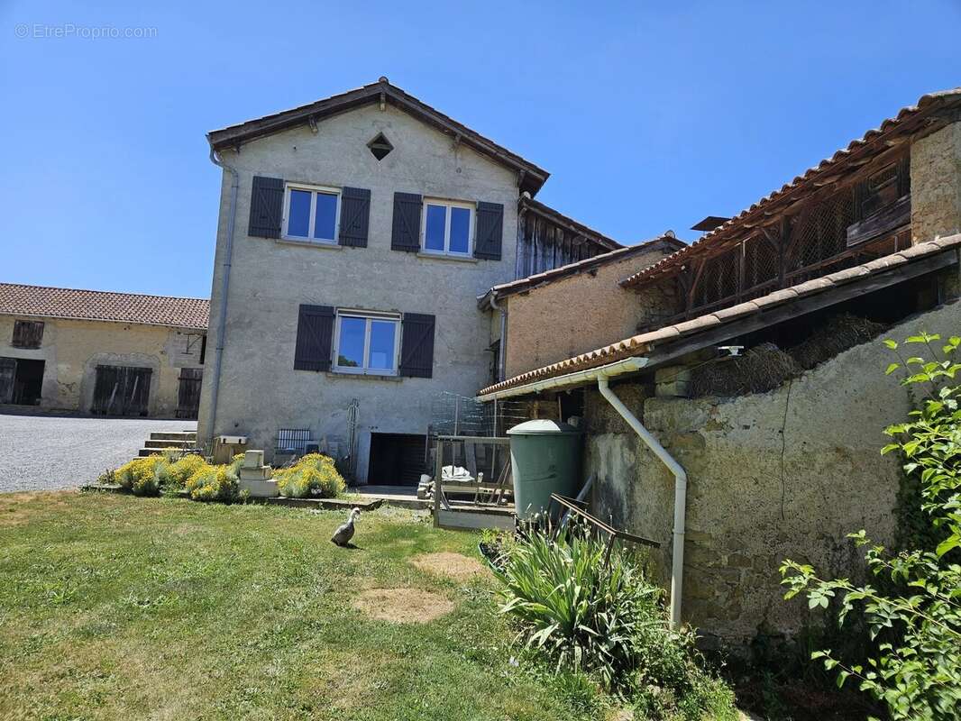 Maison à MAUMUSSON-LAGUIAN