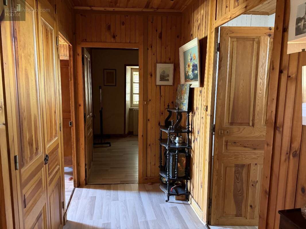 Maison T6  et dépendances GRANDVALS - photo 6