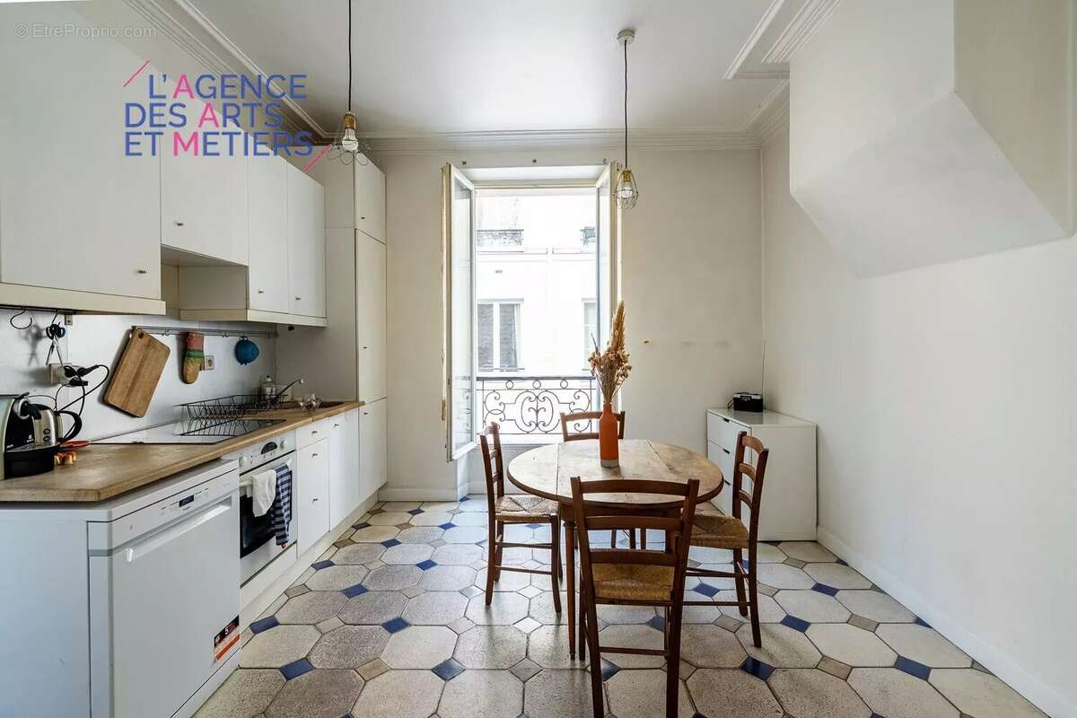 Appartement à PARIS-3E