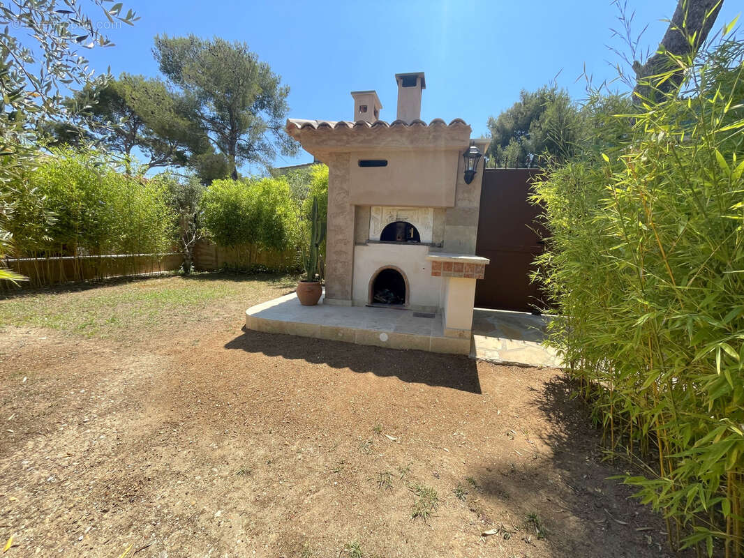 Villa contemporaine de plain pied de 130 m2 avec 3 chambres piscine garage 1000m2 de terrain - photo 5