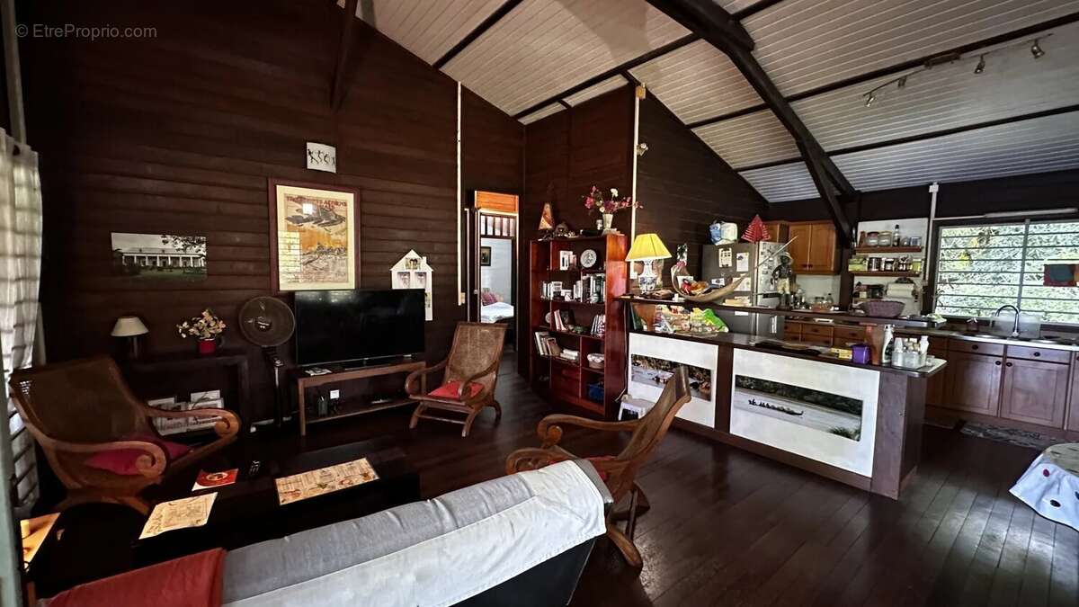 Maison à REMIRE-MONTJOLY