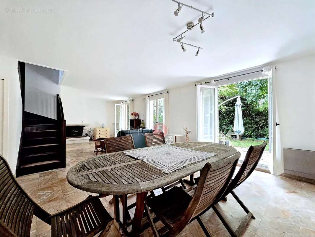 Maison à OZOIR-LA-FERRIERE