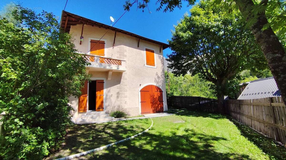 Maison à ENTRAUNES