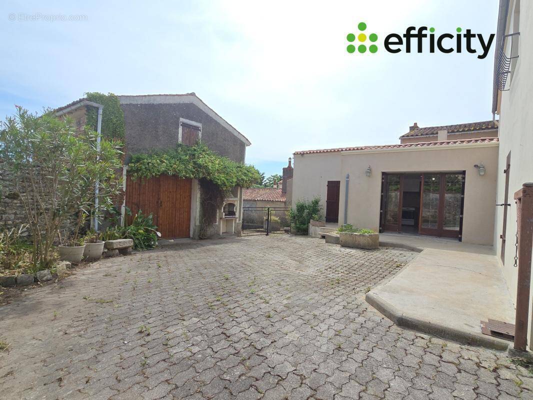 Maison à CHAILLE-LES-MARAIS