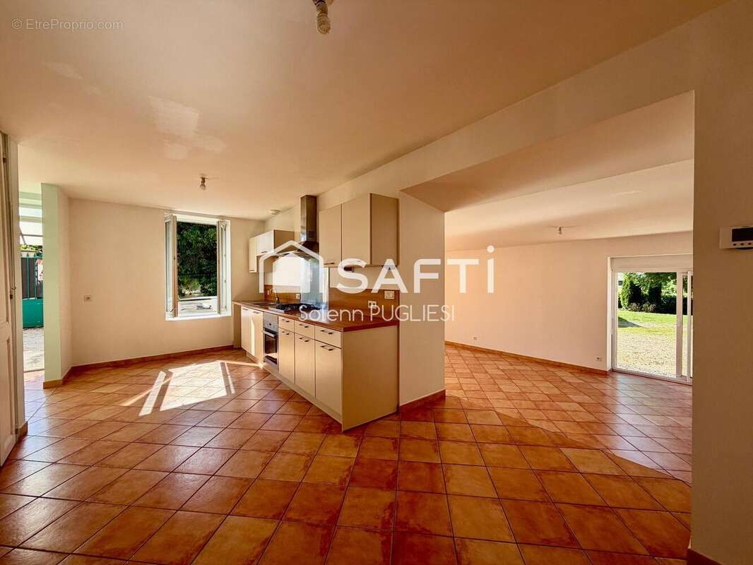 Maison 162 m² à Gillonnay  - photo 2