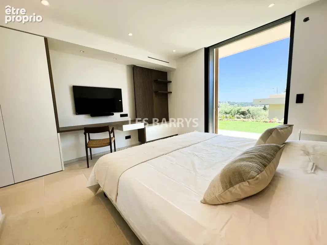 Propriété de standing à vendre à Ramatuelle, terrain 6600m2, piscine, pool house. - photo 12