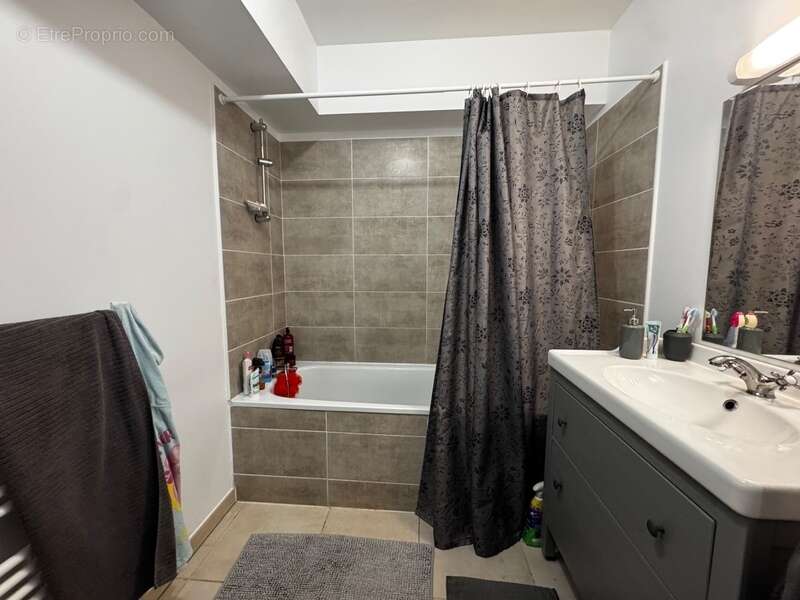 Appartement à COGOLIN