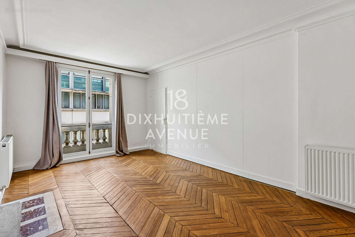 Appartement à PARIS-18E