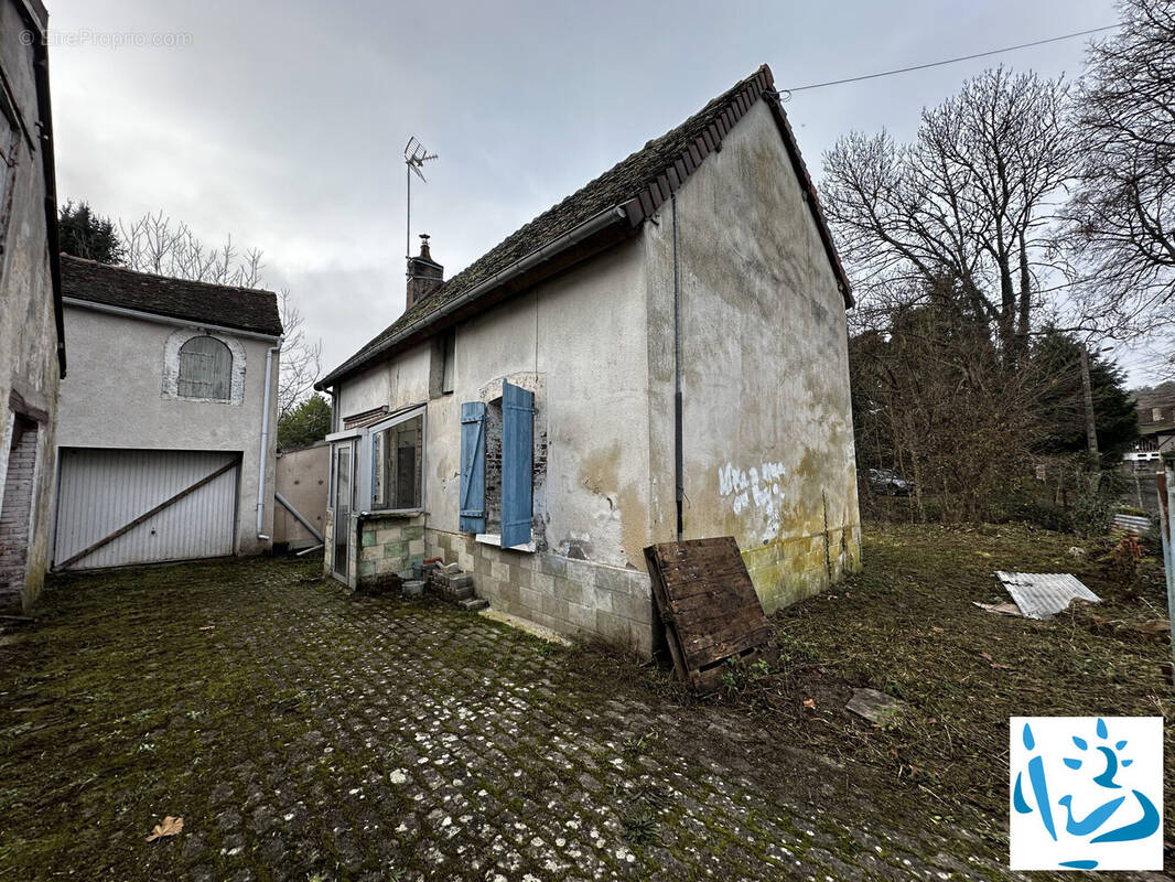 Maison à SAINT-JULIEN-DU-SAULT