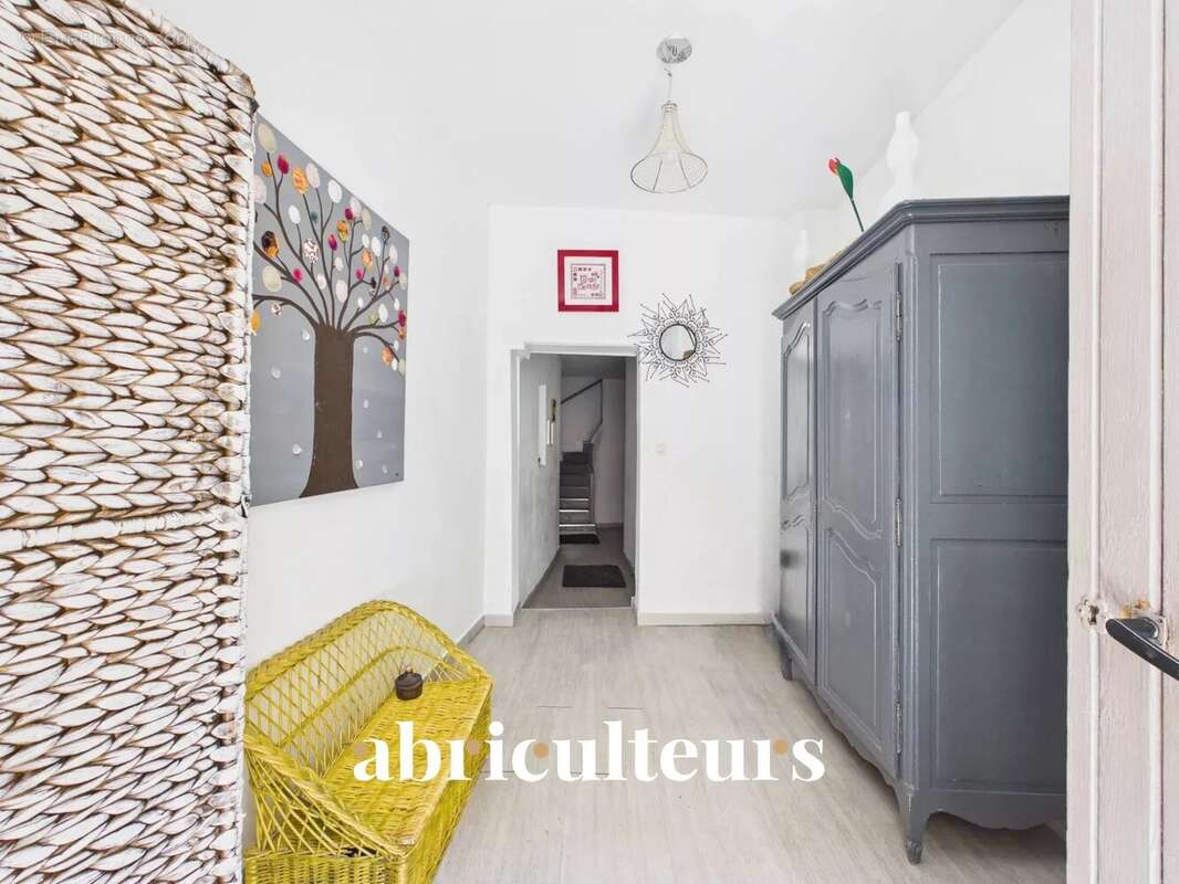 Maison à LA ROQUE-D&#039;ANTHERON