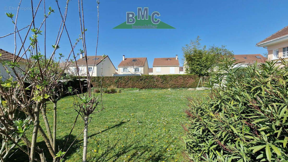 Terrain à LE PLESSIS-BOUCHARD