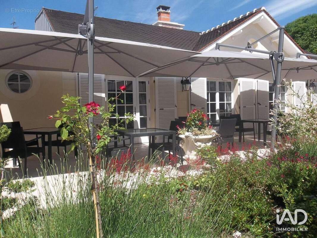 Photo 3 - Commerce à CHANTILLY