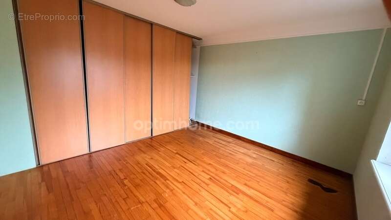 Bertrange - maison de ville de 95 m² avec 2 chambres, une terrasse ! fort potentiel ! - photo 10