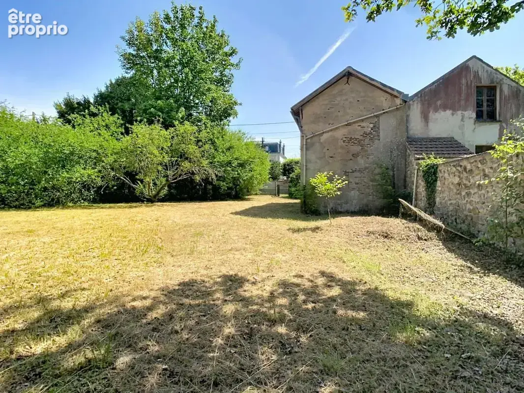 Centre ville de Crouy sur Ourcq - 4.000 m² de Terrain clos avec grange à rénover - photo 5