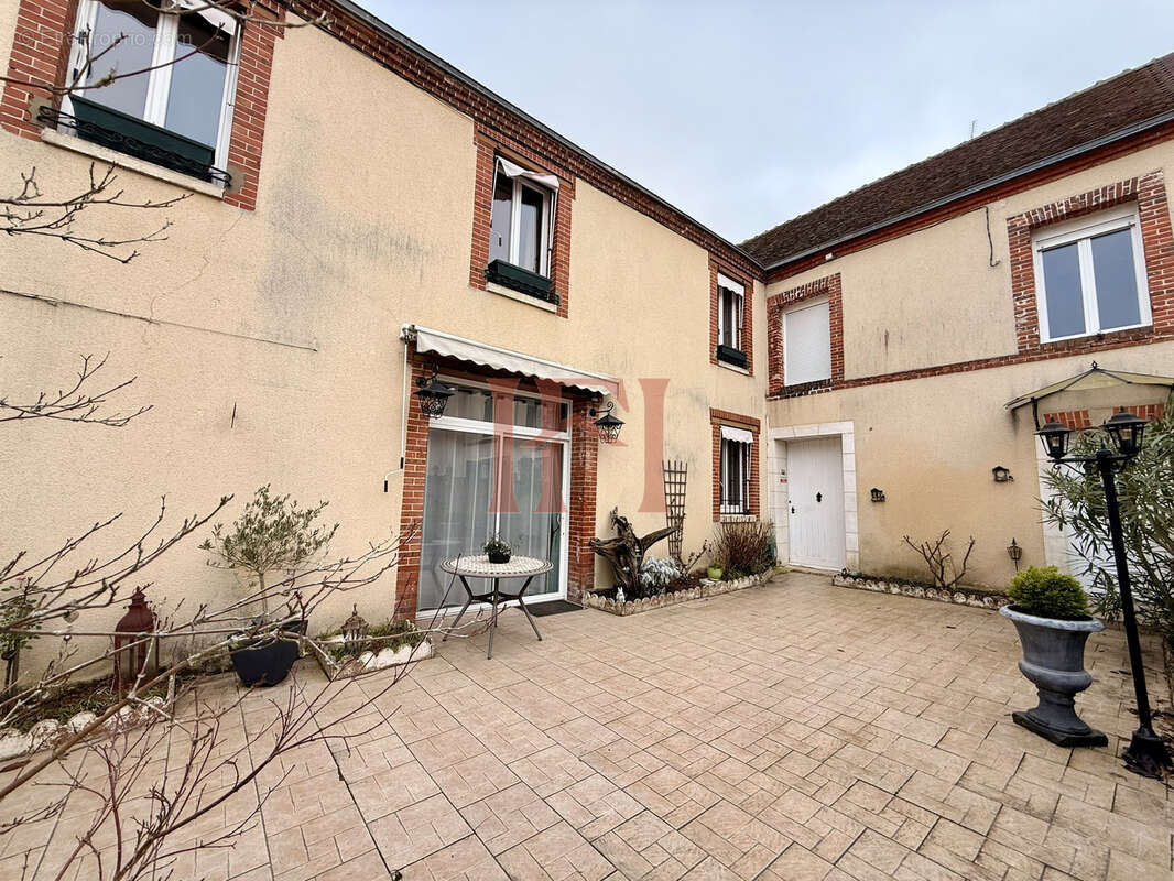 Maison à CLOYES-SUR-LE-LOIR