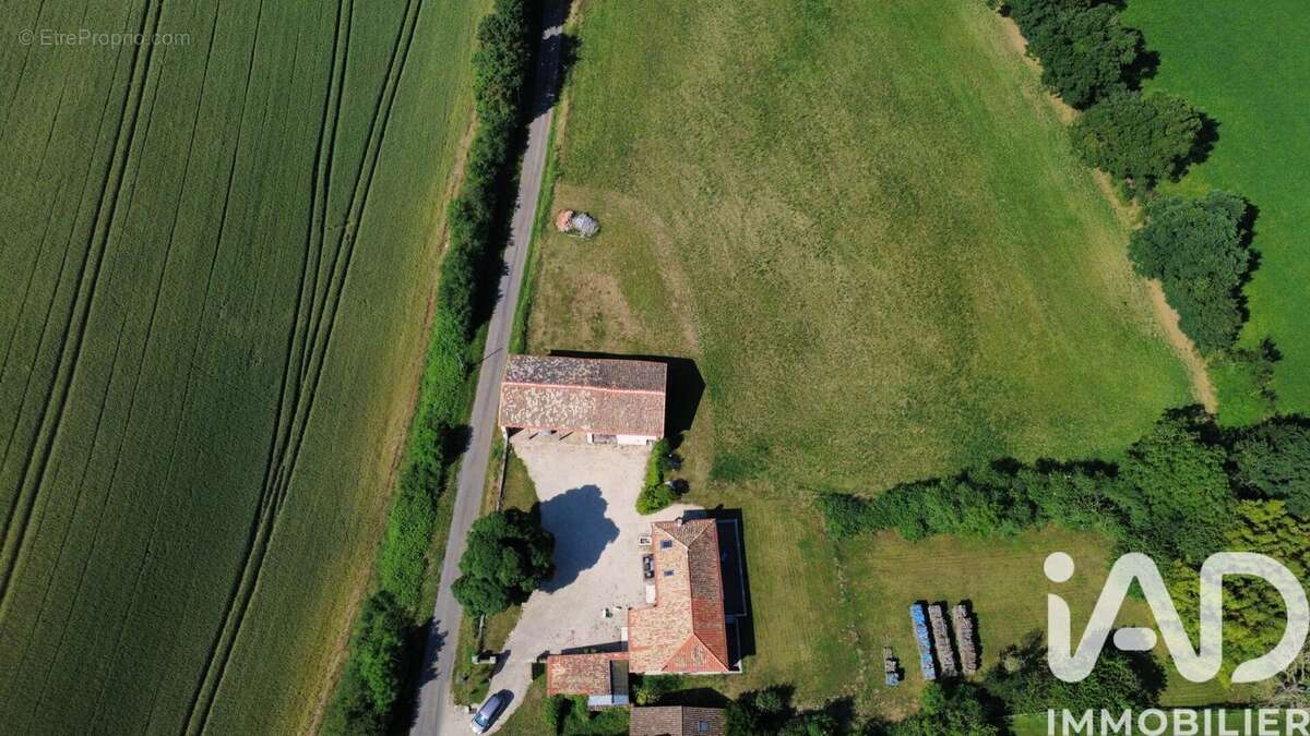 Maison 145 m² à Saint-Macoux  - photo 2