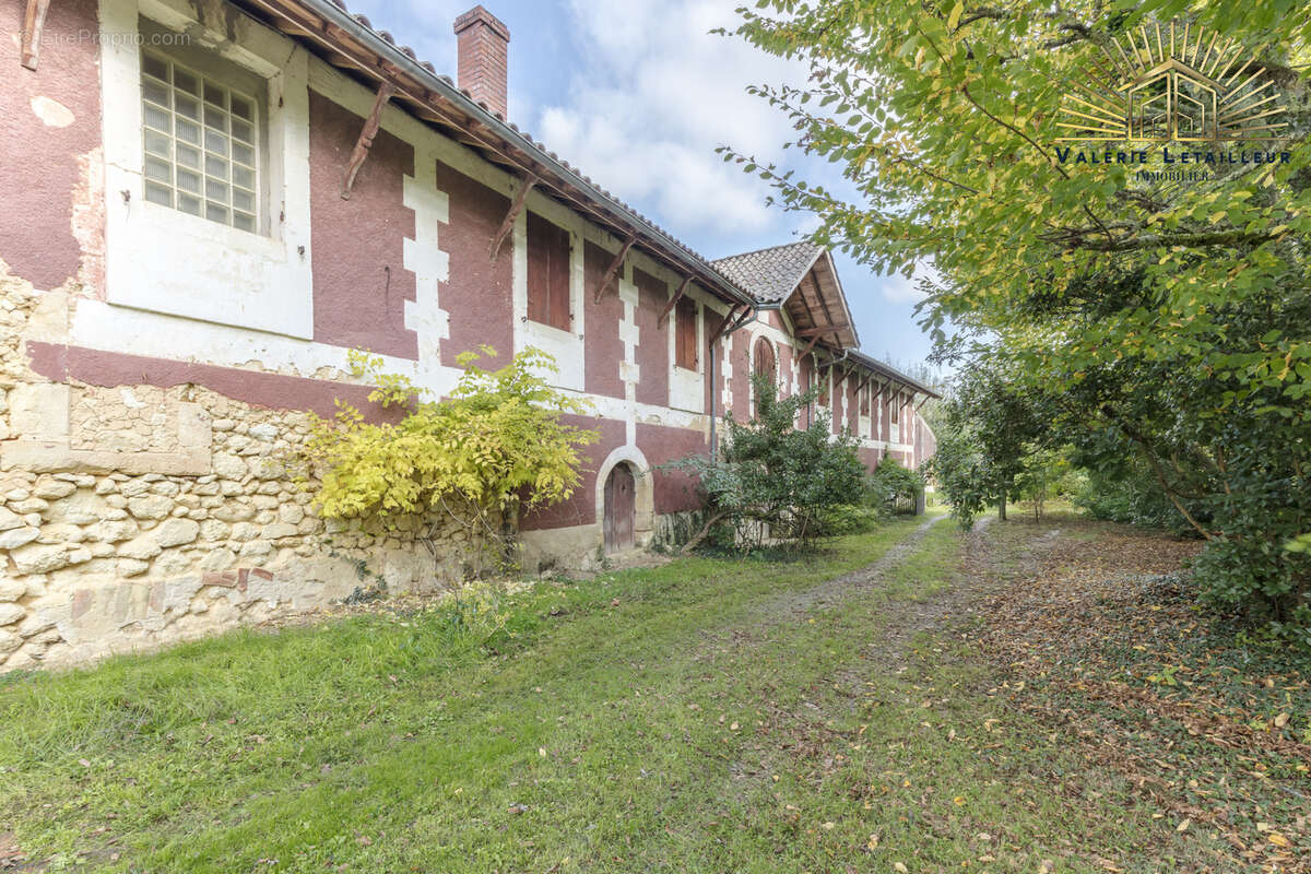 Domaine d'exception en pierre : Charme et Potentiel au Cœur de 4 Hectares de Verdure - photo 14