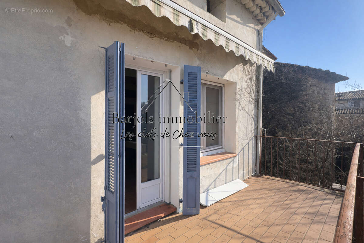 Appartement à VARAGES