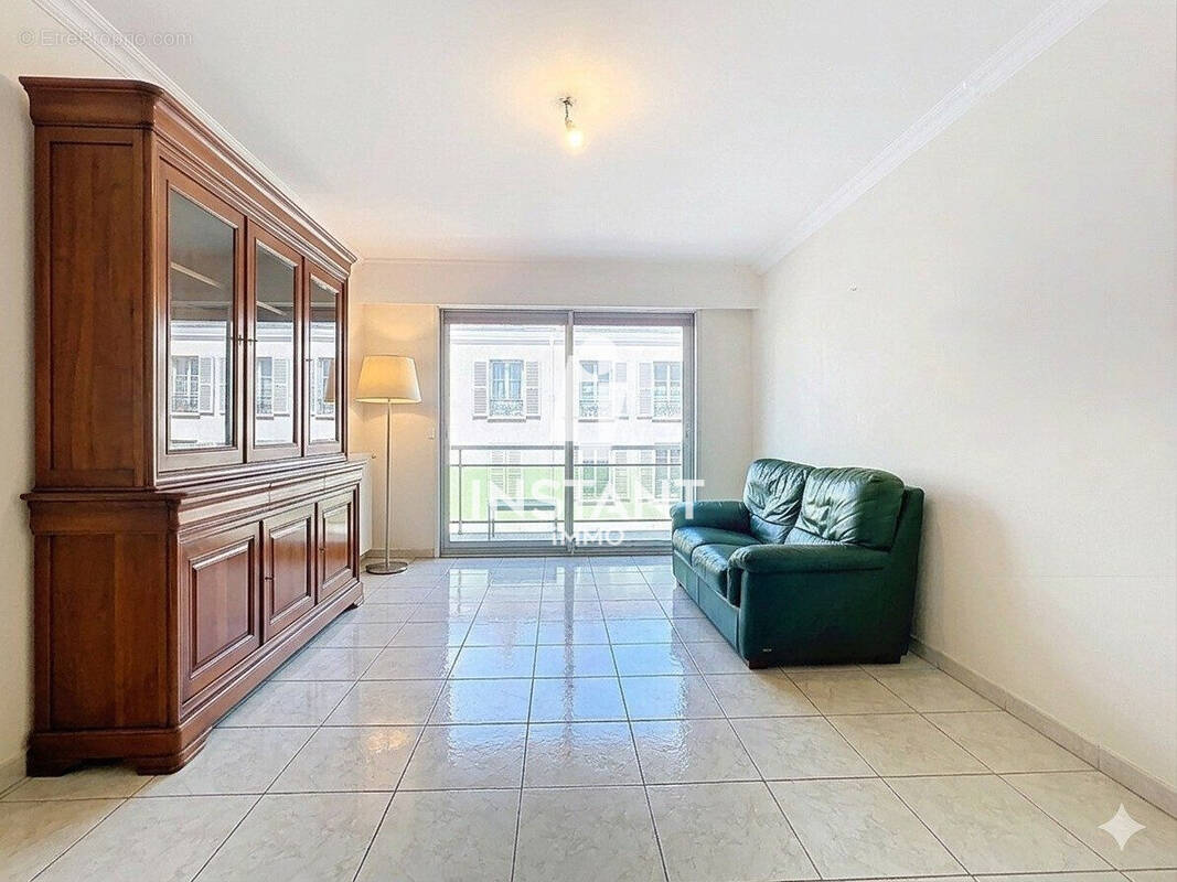 Appartement à CHARENTON-LE-PONT