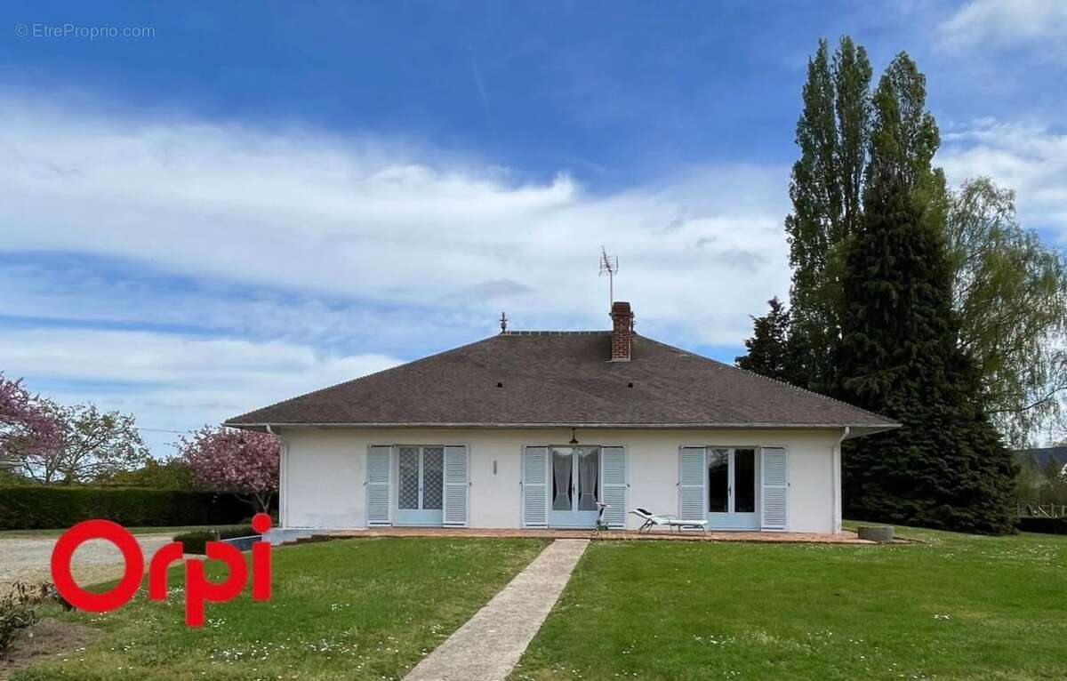 Maison à ARGENCES
