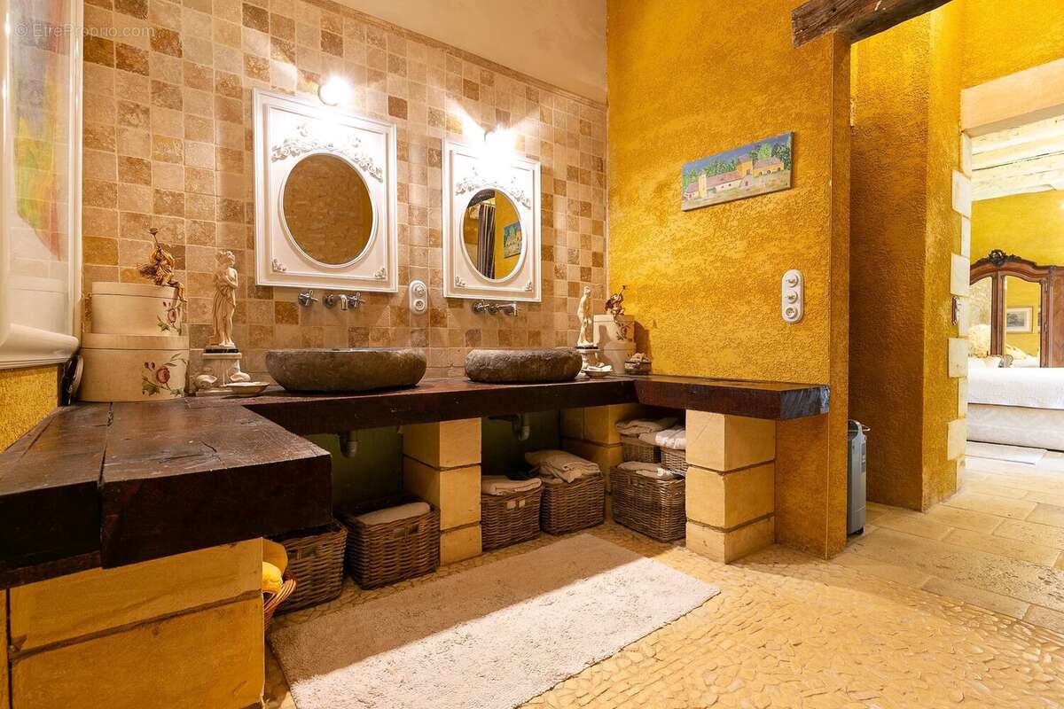 Hameau du XVIIème et XVIIIème avec piscine et terrain de 9 hectares près de Le Bugue - photo 8