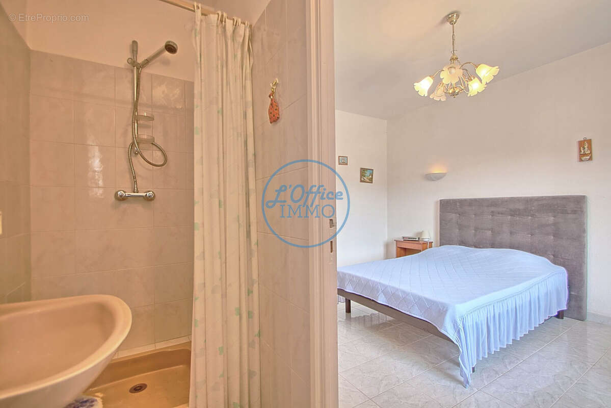 Maison à CARQUEIRANNE