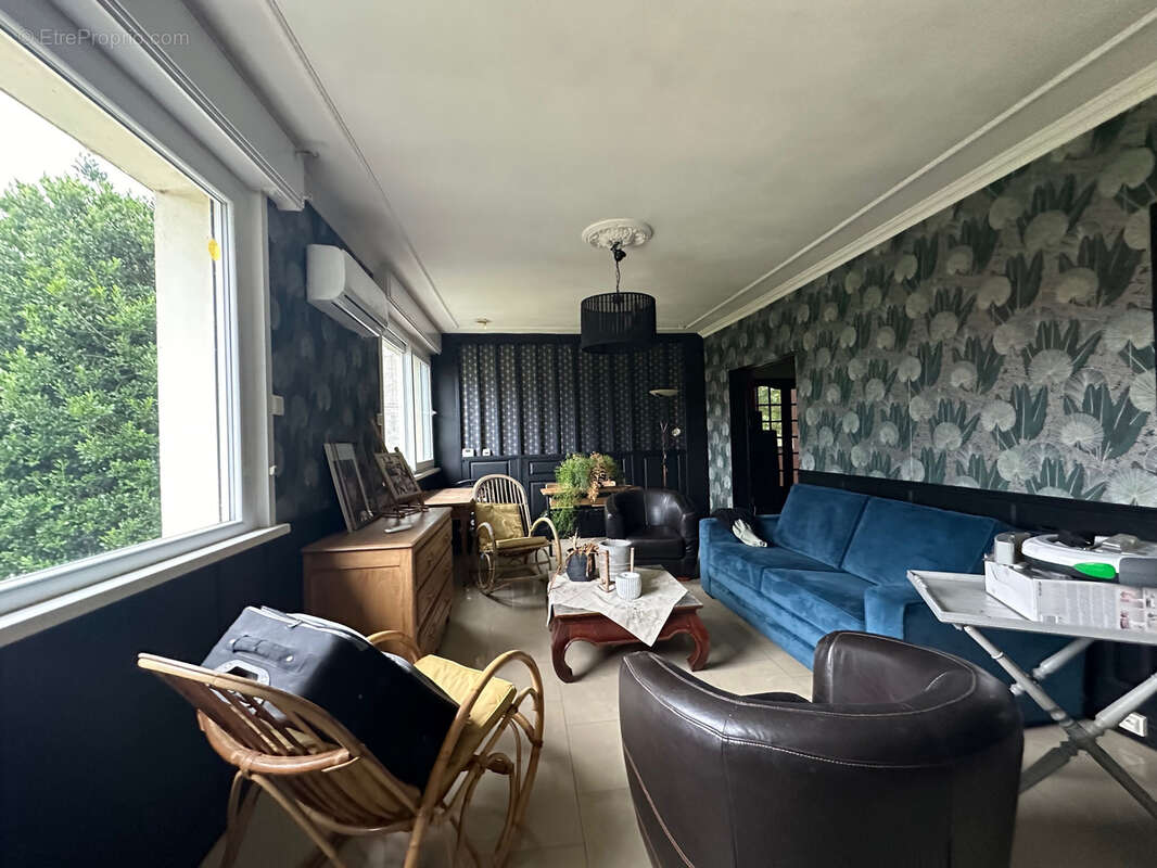 Maison à QUIEVRECHAIN