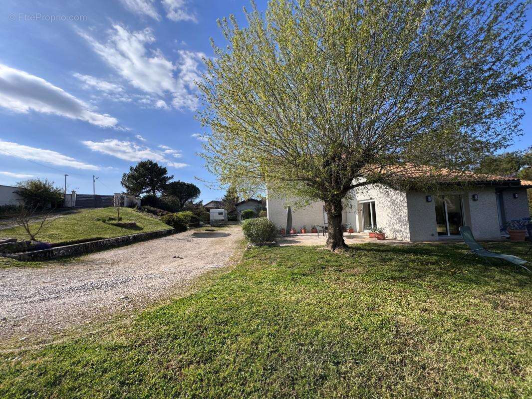 Maison à SAINT-ROMAIN-DE-JALIONAS