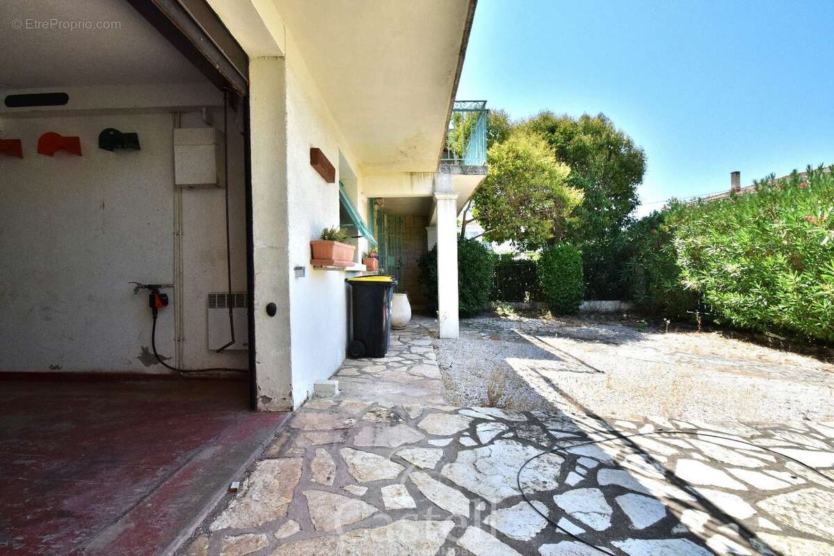 Villa traditionnelle T4, garage et piscine au calme... - photo 17