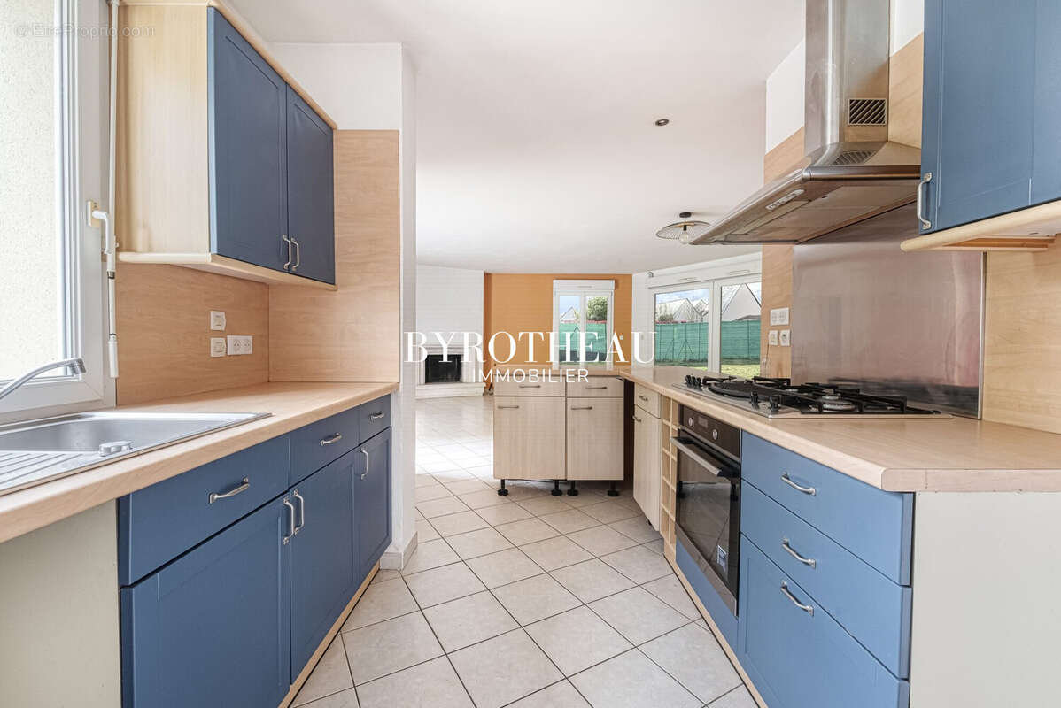 Maison 114 m² à Saint-Augustin-Des-Bois  - photo 6