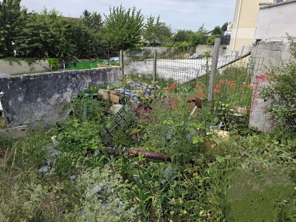 Terrain 818 m² à Pierrelaye  - photo 2