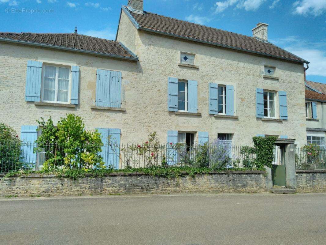 Belle propriété au calme avec un grand terrain - photo 2