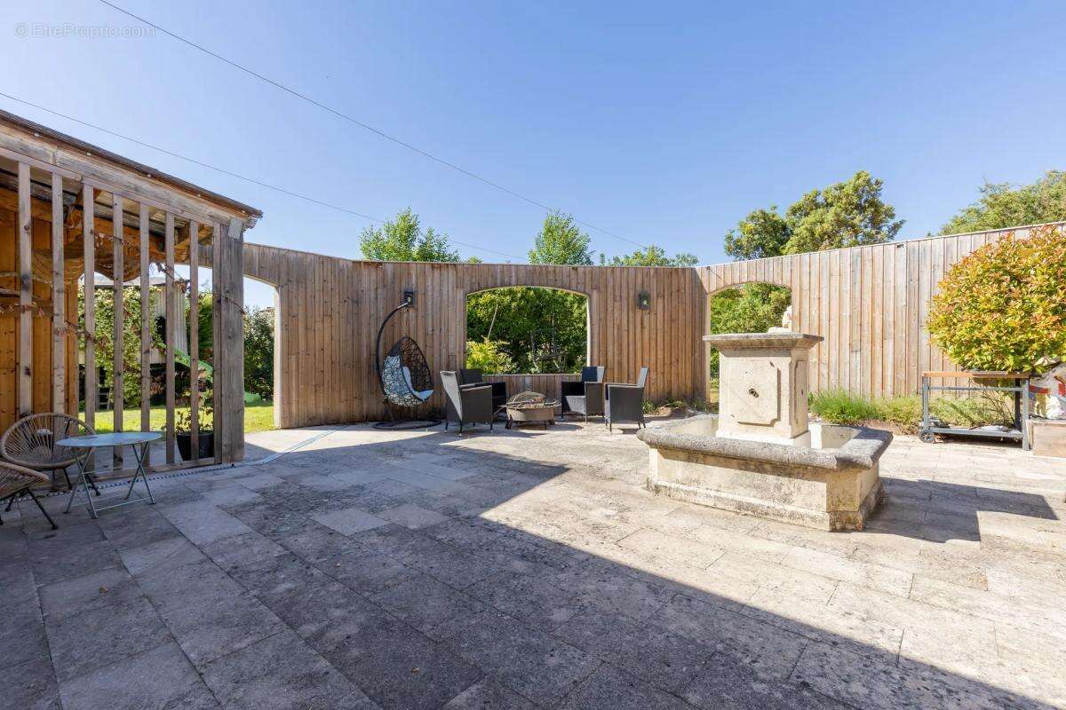 Superbe bastide de 217 m² avec piscine à Grambois - photo 20