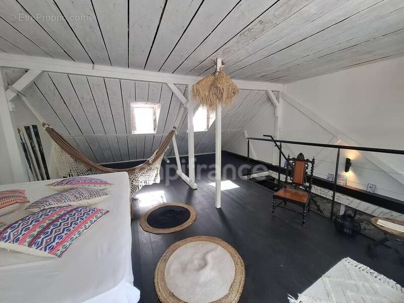 A vendre - Maison de Bourg Atypique et Rénovée – Vue Mer et Montagne – Saint-Pierre (972) - photo 18