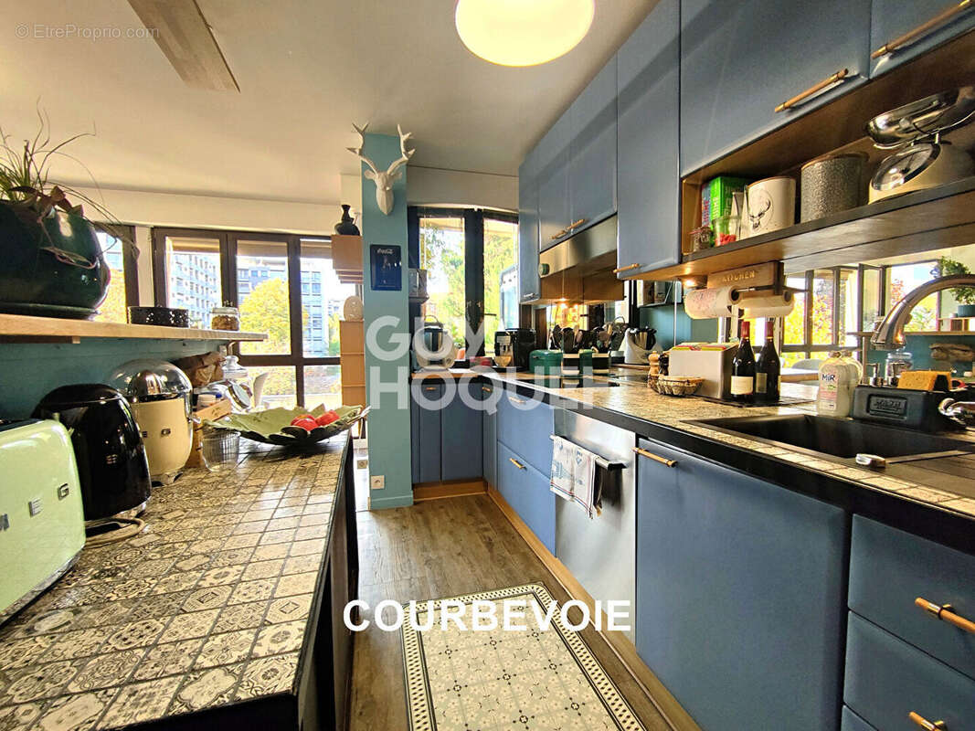 Appartement à COURBEVOIE