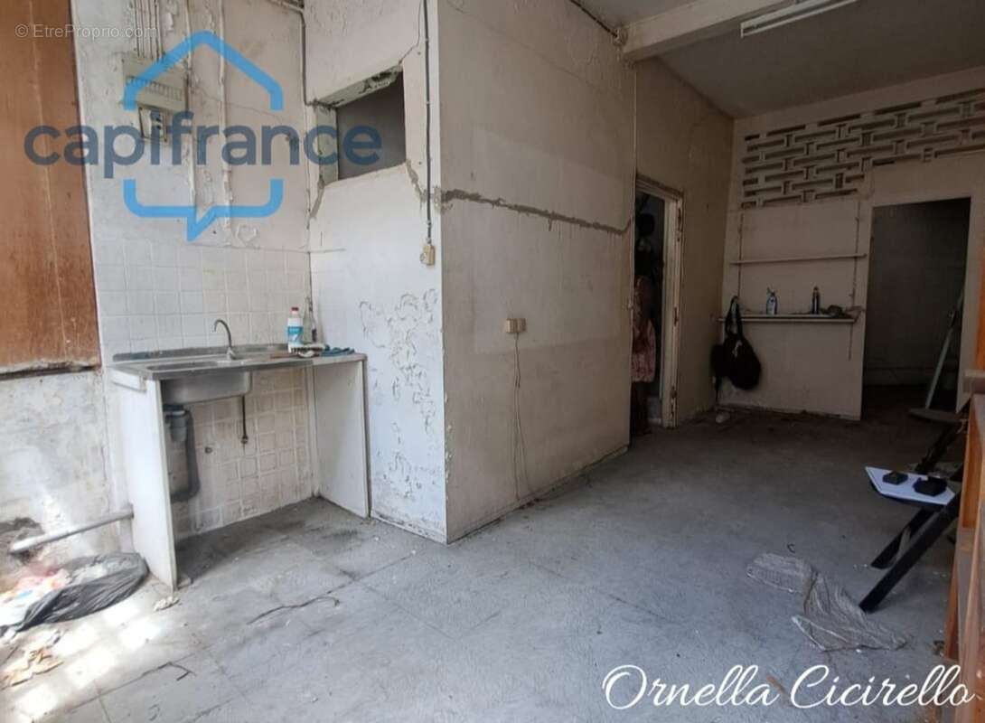 EN EXCLUSIVITÉ – Immeuble de rapport à rénover – Pointe-à-Pitre (971) - photo 12