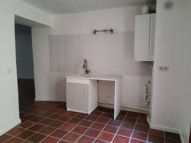 T 3  avec cour - 75 m² environ - photo 5