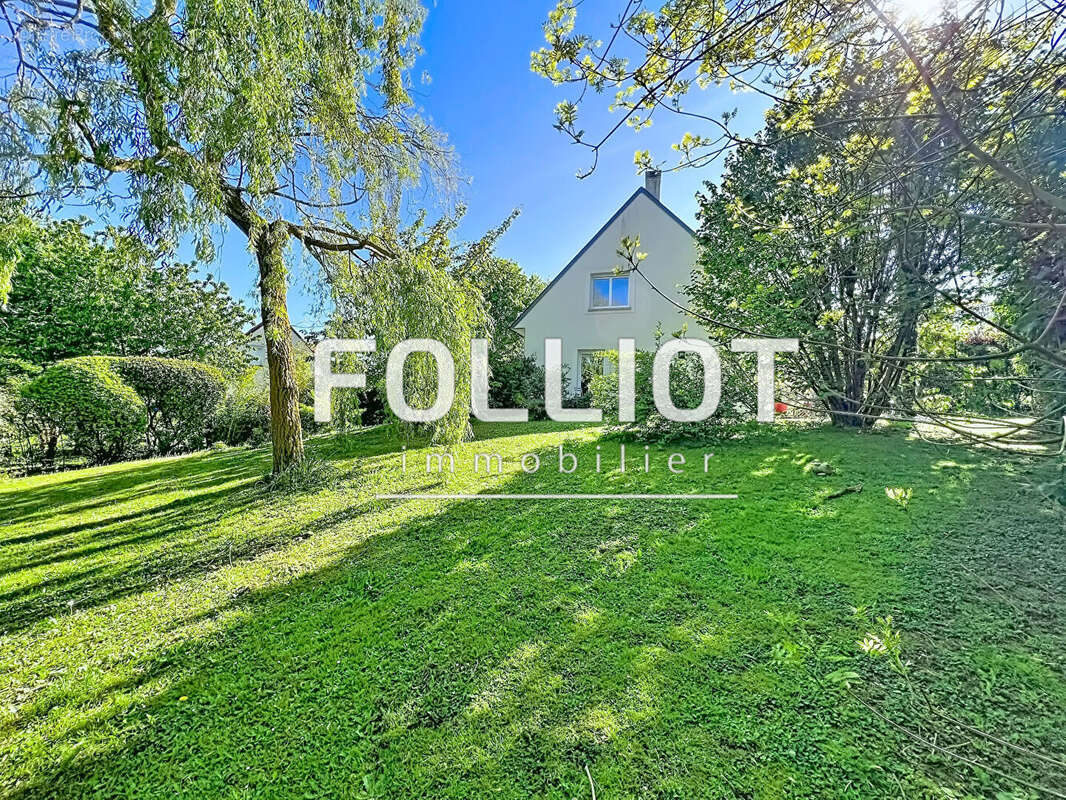 Maison à FONTAINE-ETOUPEFOUR