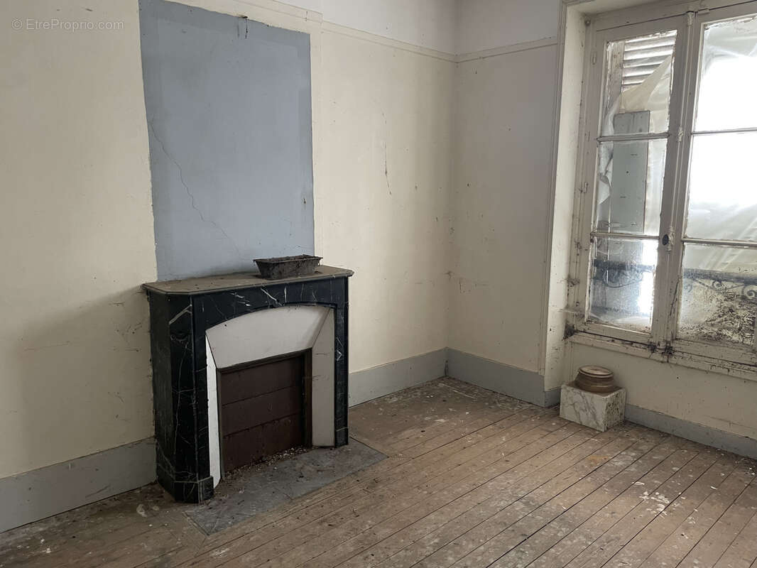 Maison à CHAMPROND-EN-GATINE