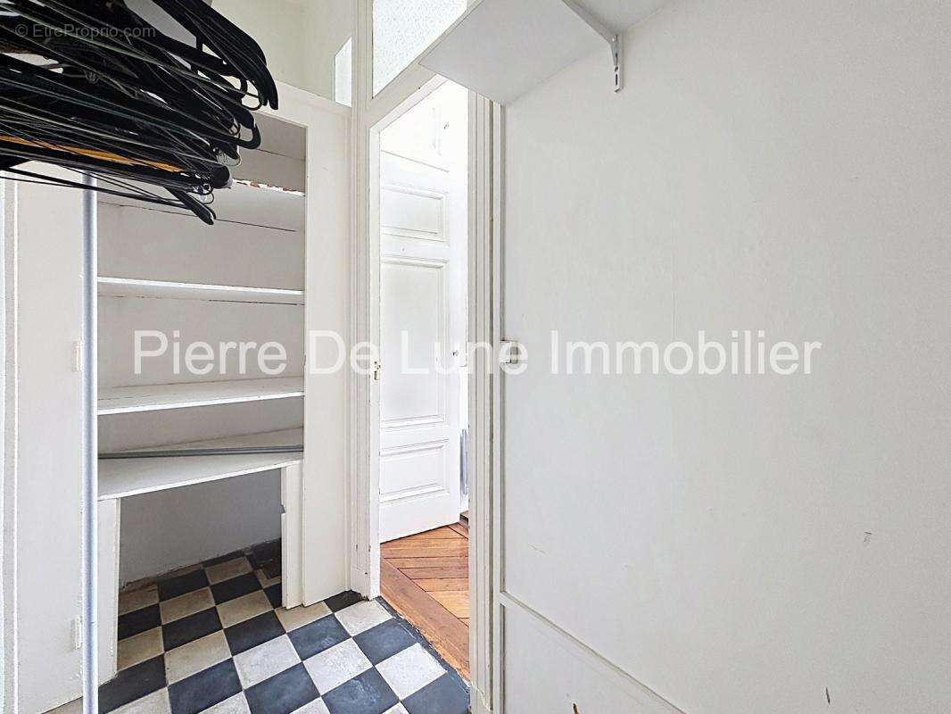 Lyon 1er – Appartement de caractère à réinventer  Charme de l'ancien, dressing, cave & grenier - photo 21