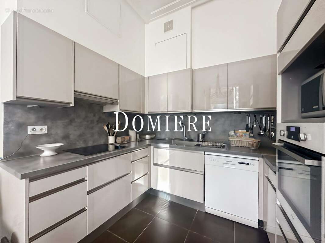 Appartement à PARIS-17E