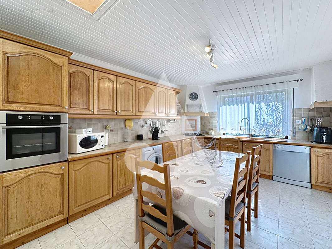 Maison à QUIEVRECHAIN