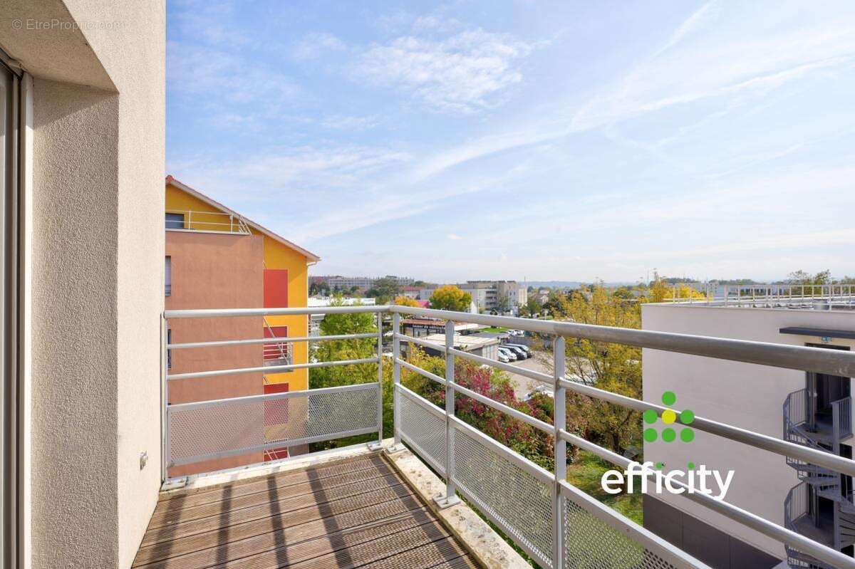 Appartement à PIERRE-BENITE