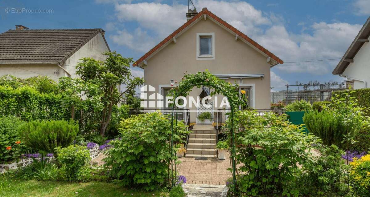 Maison à SAVIGNY-SUR-ORGE