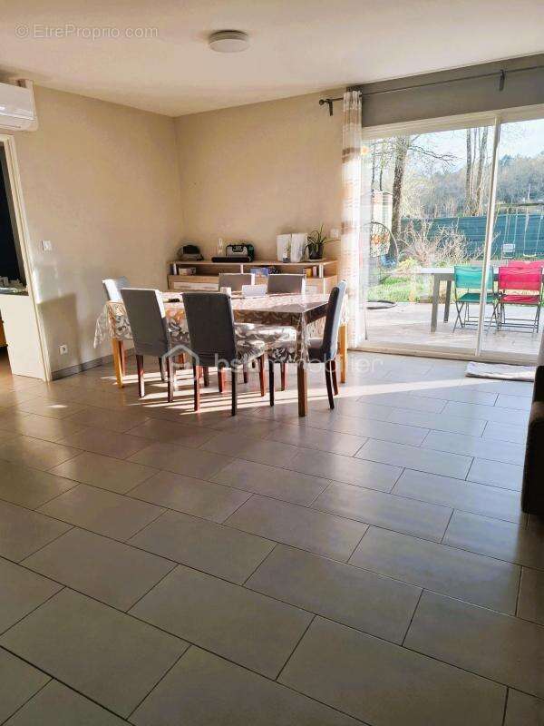 Maison contemporaine 4 chambres avec piscine et terrain de 1847 m² - photo 9