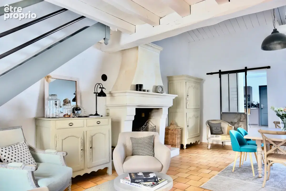 À 400 m du Jardin Public de Cognac, une maison de ville avec piscine, mezzanine, cave et garage ! - photo 3