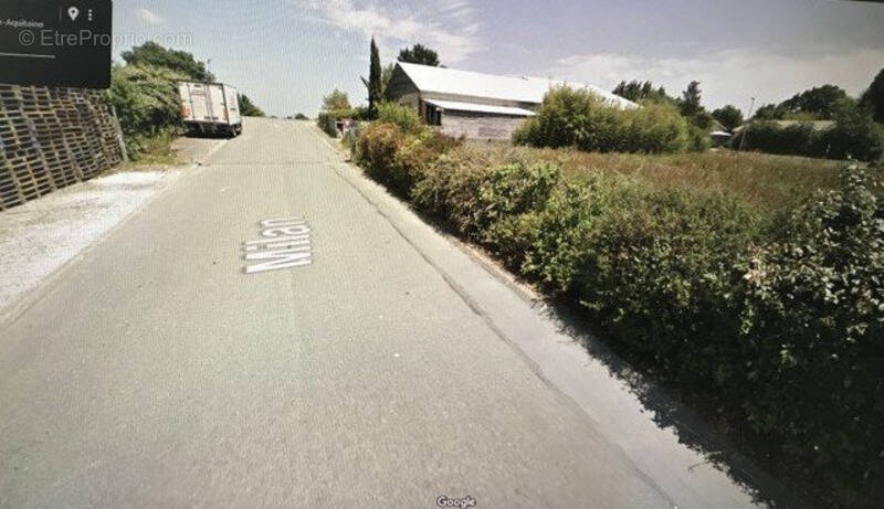 Terrain à MONTLIEU-LA-GARDE