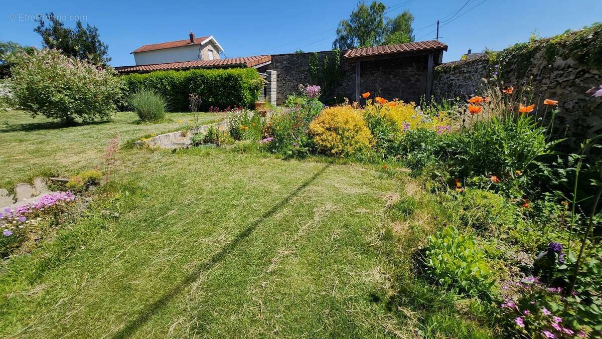 Maison à SAINT-JUNIEN