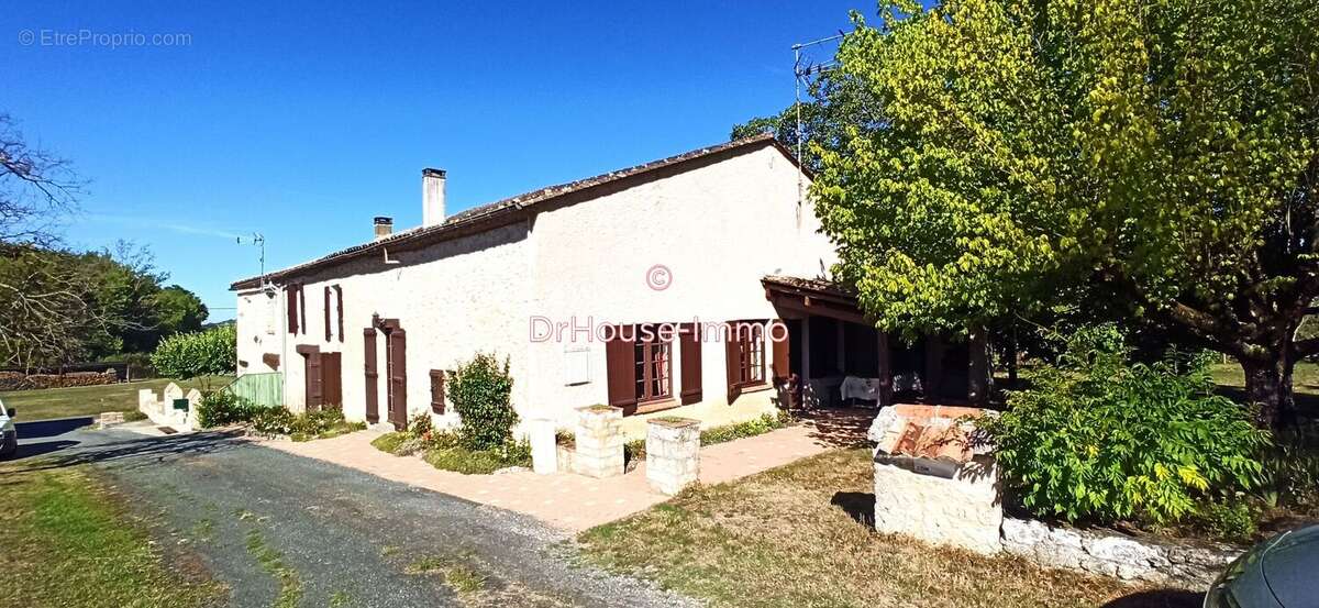 Maison à FONROQUE