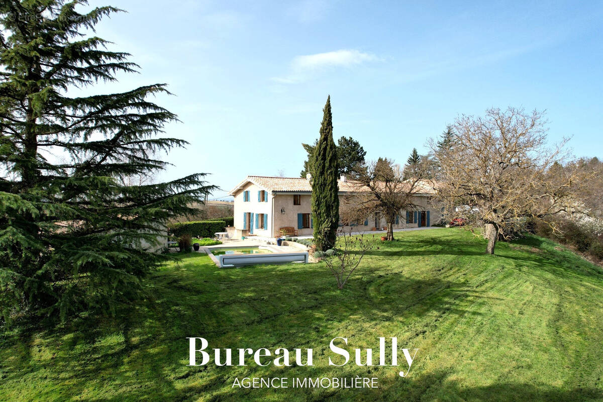 Maison à LUZINAY